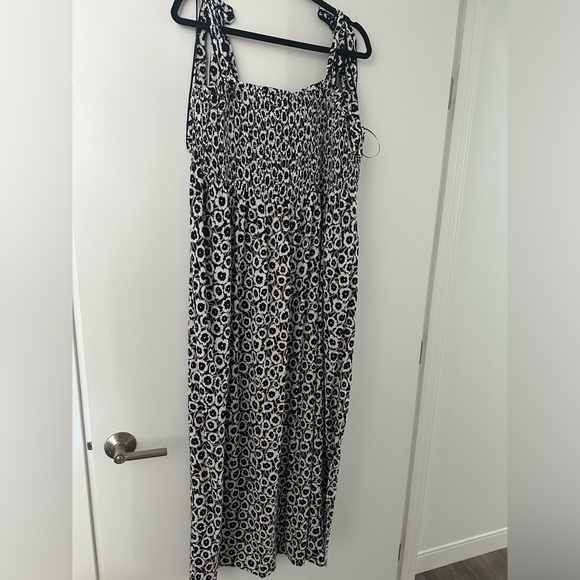 NWOT. DVF Smocked Tie Strap Poppy Dress. - Picture 3 of 7